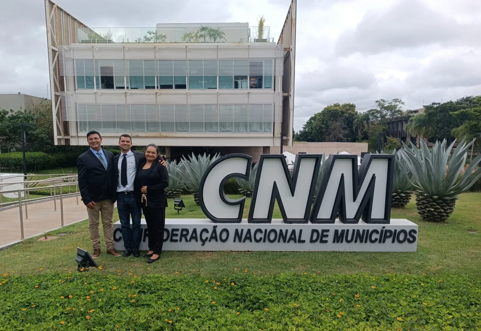 Parlamentares viajam para Brasília em busca de recursos e conhecimento