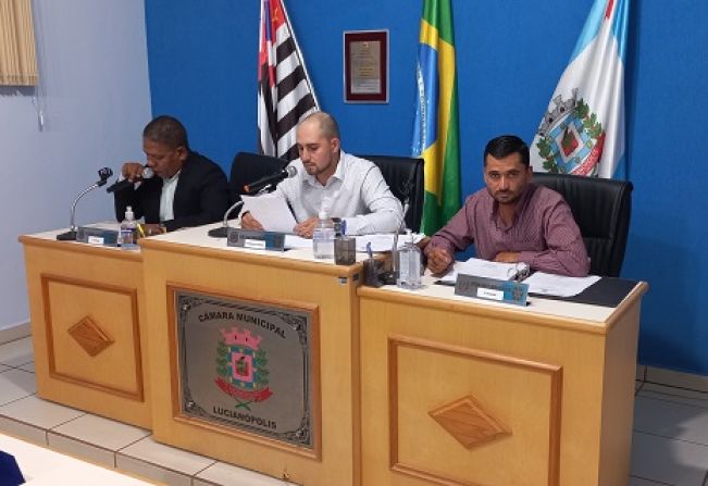 Quatro projetos são aprovados pelos vereadores durante a sessão na Câmara de Lucianópolis